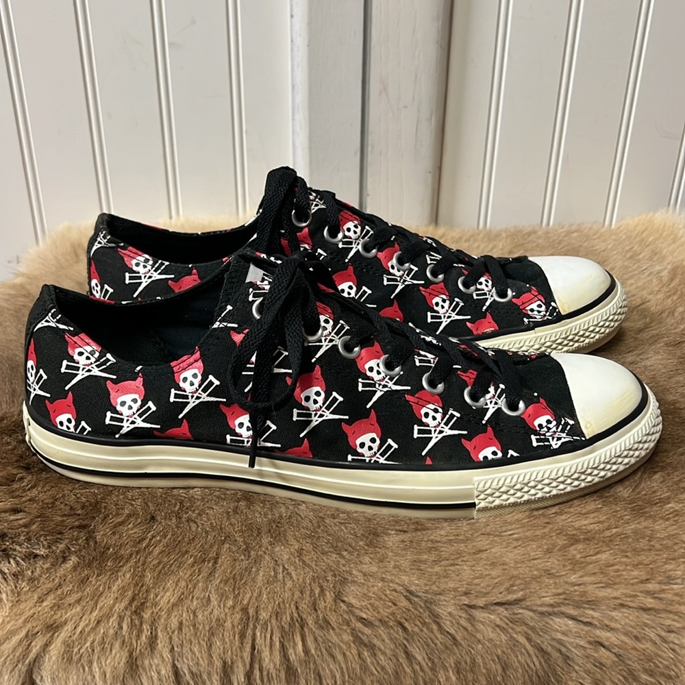 Jackass The Movie Skull and Crossbones Converse Sneakers 11 - Picture 3 of 8
